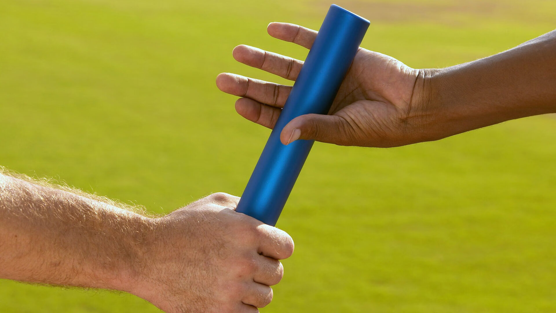 足球赛场焦点！英格兰队对阵荷兰队，战况跌宕起伏，悬念直到终场